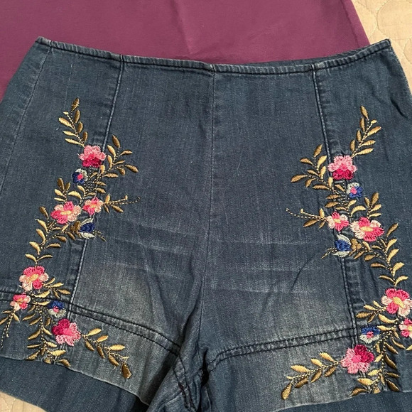 ANGEL PREMIUM-~ SHORTS/ TOP~OUTFIT~10 - Picture 2 of 8